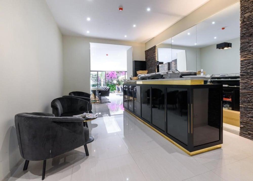 Saint Georges Hotel 4*